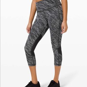 Lululemon Pace Rival Crop HR 21” size with rip tag